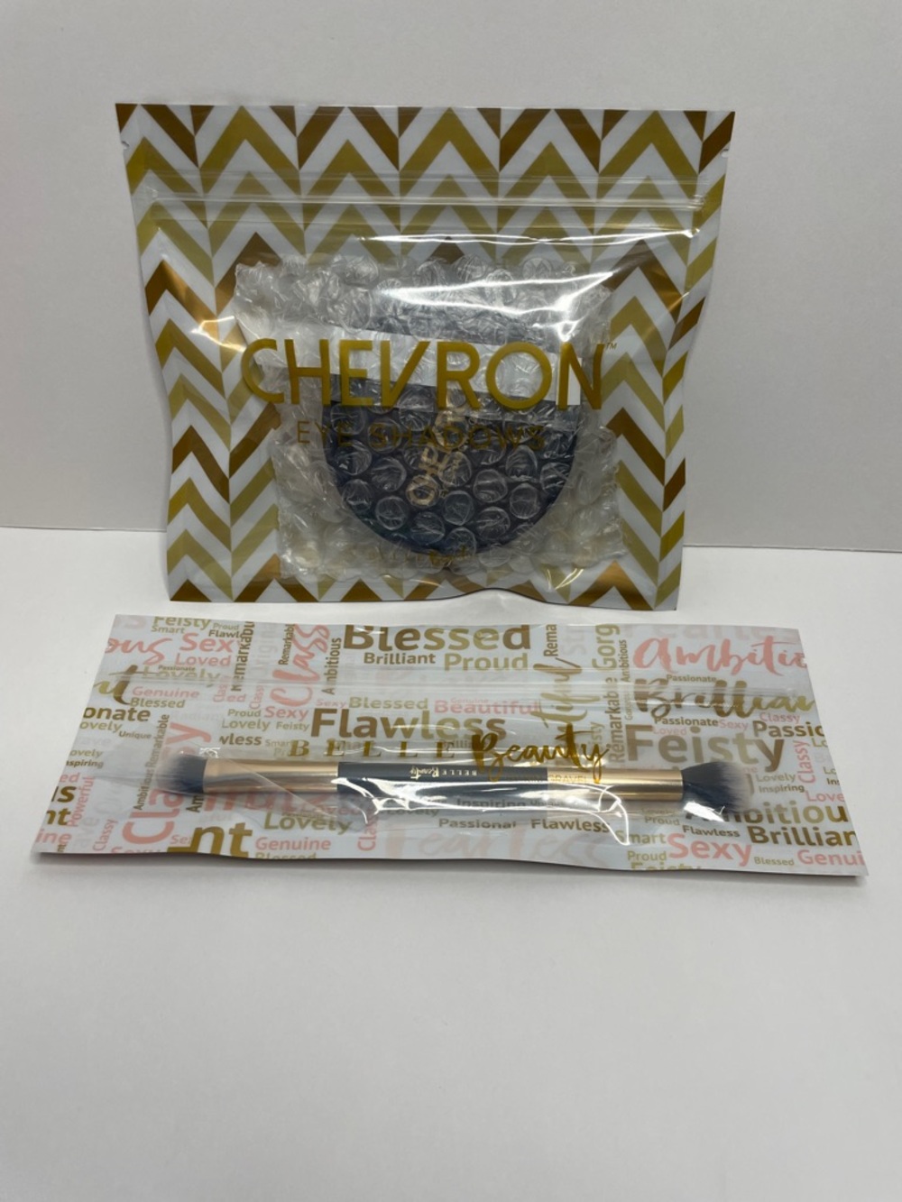 NIB BELLE BEAUTY EYESHADOW. Chevron Gold Cosmetic & Brush Set - Picture 1 of 5